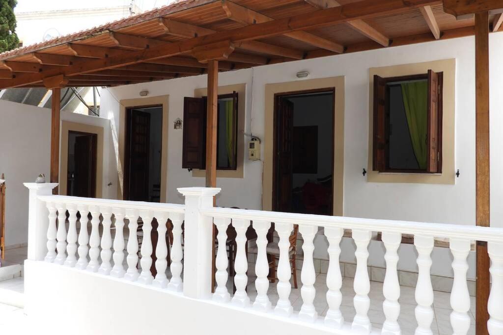 Traditional Villa Efterpi Chalki Town Exteriér fotografie